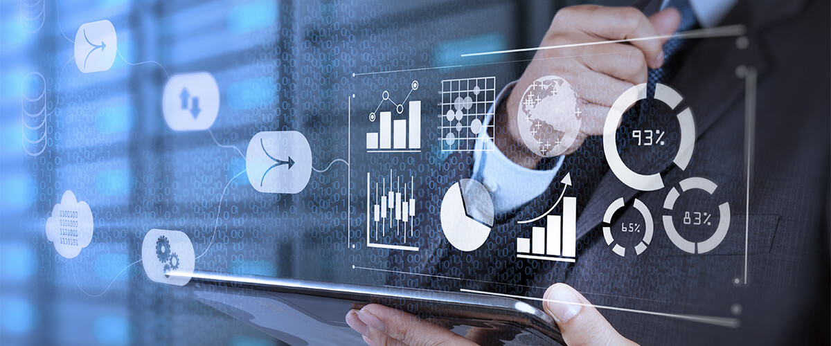 imagem que represente pessoa fazendo gerenciamento de contas,dinheiro,etc